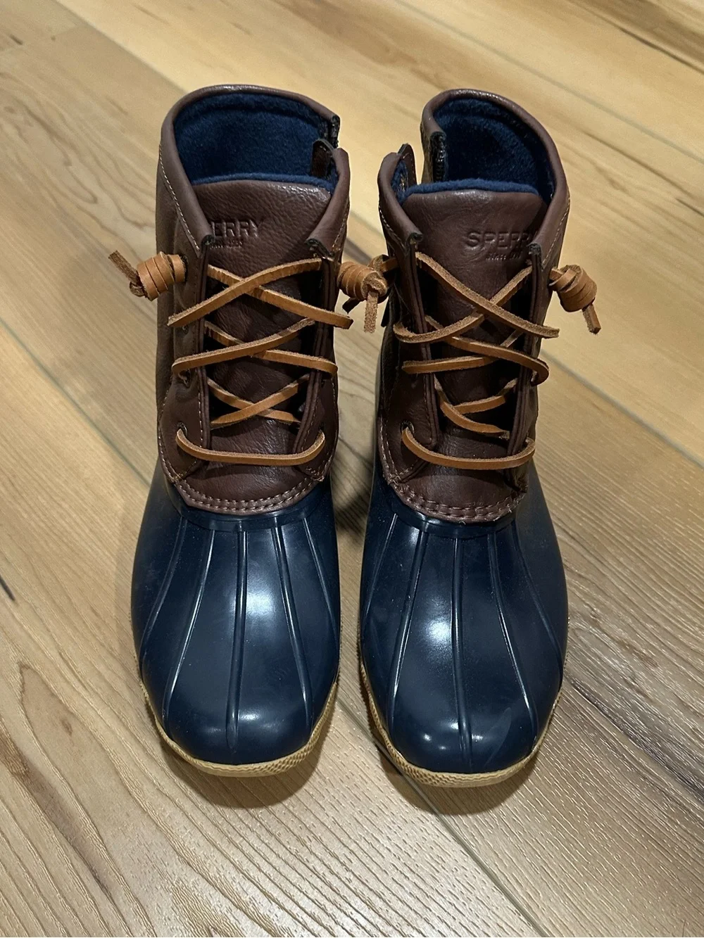 Sperry girl size